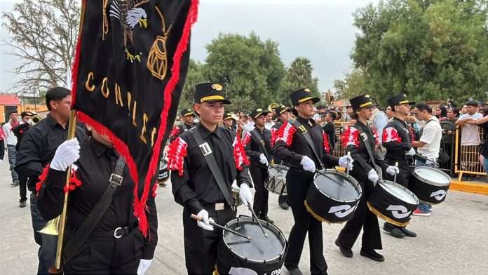 Más de 10 mil espectadores y 1,380 participantes dieron vida al gran Desfile Revolucionario de Múzquiz en el 115 Aniversario de la Revolución Mexicana