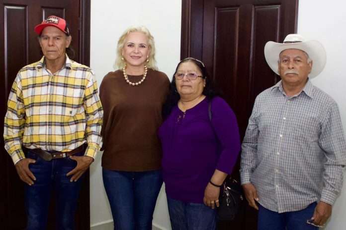 la alcaldesa Laura Jiménez Gutiérrez, sostuvo un encuentro con el presidente del Comisariado Ejidal