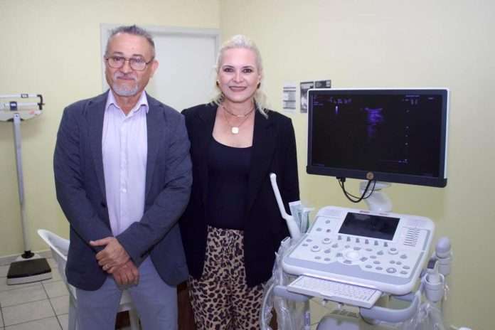 Laura Jiménez Gutiérrez, firmó un convenio de comodato con el Dr. Yuri Nicolás Niño Vega, director del Hospital General “Hugo Martínez”