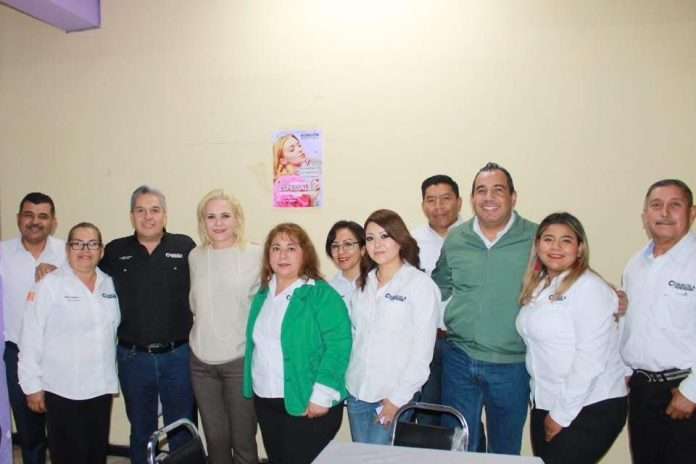 La alcaldesa Laura Jiménez Gutiérrez participó en la entrega de constancias del curso de computación del ICATEC a alumnos del COBAC en Villa de las Esperanzas