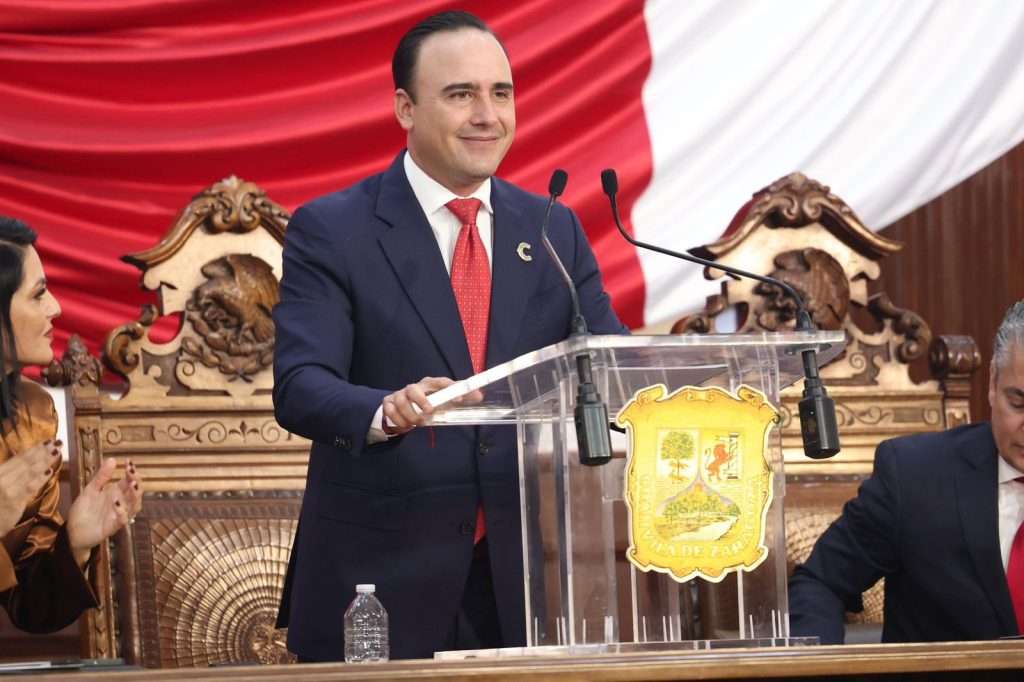 Gobernador Manolo Jiménez entrega Segundo Informe de Gobierno en el Congreso del Estado