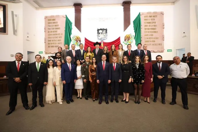 Gobernador Manolo Jiménez entrega Segundo Informe de Gobierno en el Congreso del Estado