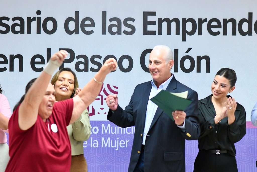 Román Cepeda reconoce a las mujeres emprendedoras de Torreón