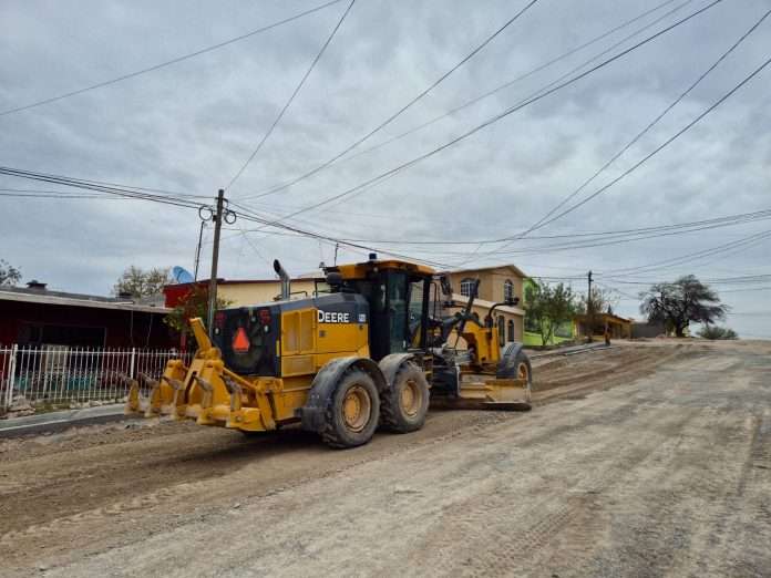Avanza Castaños en obras de pavimentación para mejorar la movilidad