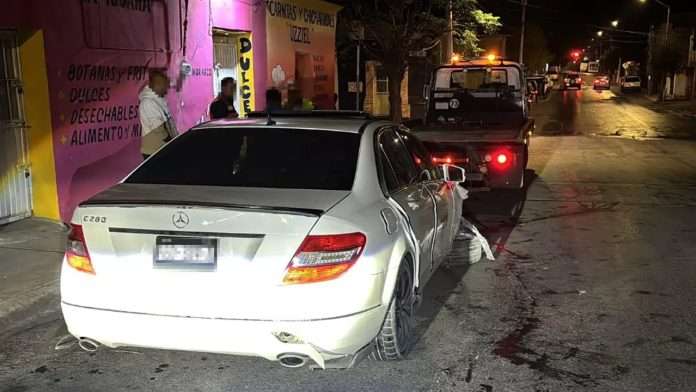 Conductor se imapcta en barda