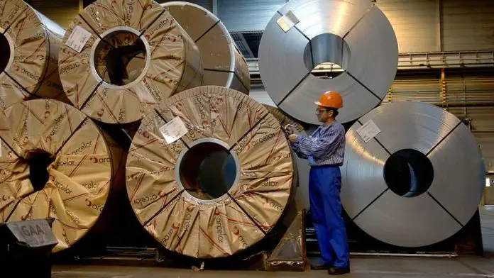 La posible Nacionalización de la planta ArcelorMittal Francia no tendrá impacto en la participación de la siderúrgica internacional en la subasta de Altos Hornos de México (AHMSA), consideró el presidente de Canacintra Monclova, Jorge Mtanous Falco. 