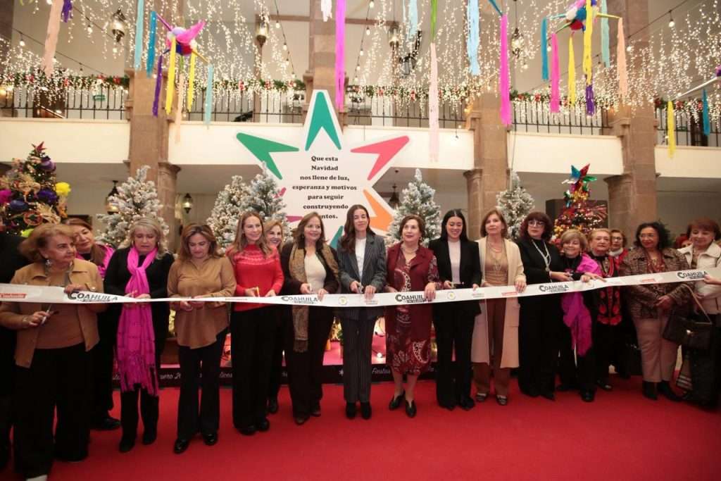 Invitan Manolo Jiménez y Paola a disfrutar la magia de la navidad en Palacio de Gobierno