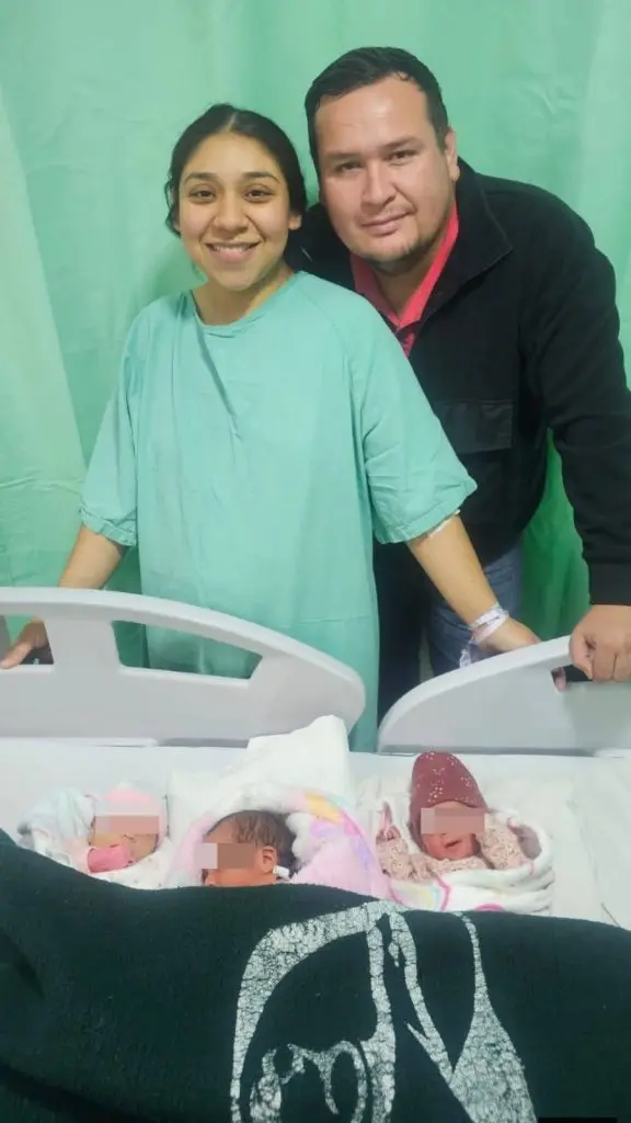 Mamá con trillizas