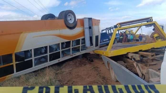 Volcadura autobús escolar