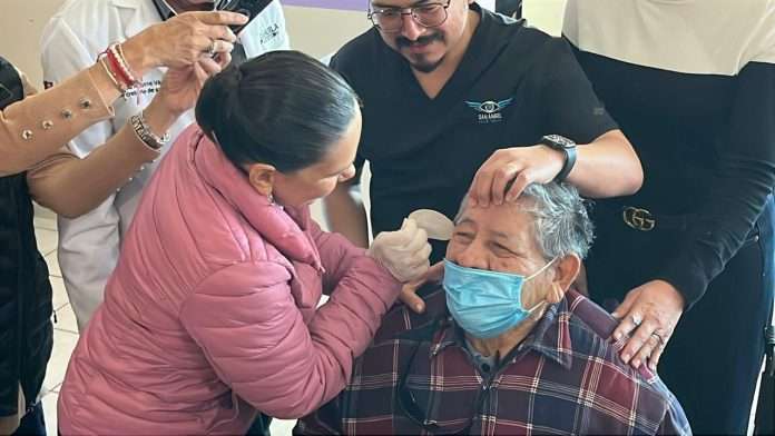 Evento de retiro de parches de cirugías de cataratas en Múzquiz