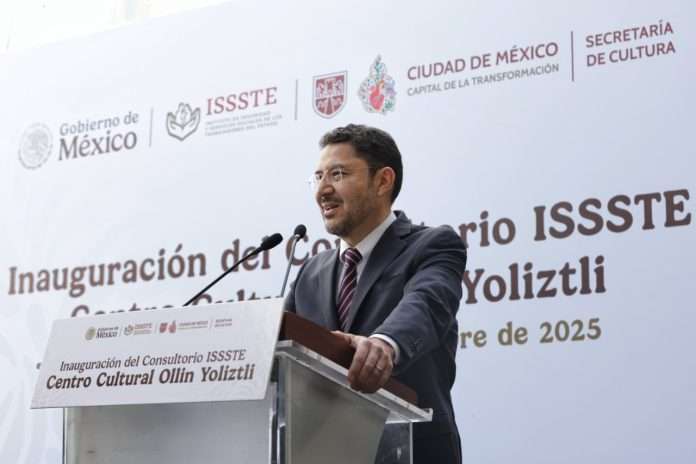 Inaugura Martí Batres en el Centro Cultural Ollin Yoliztli el primero de los 467 consultorios que habilitará el ISSSTE