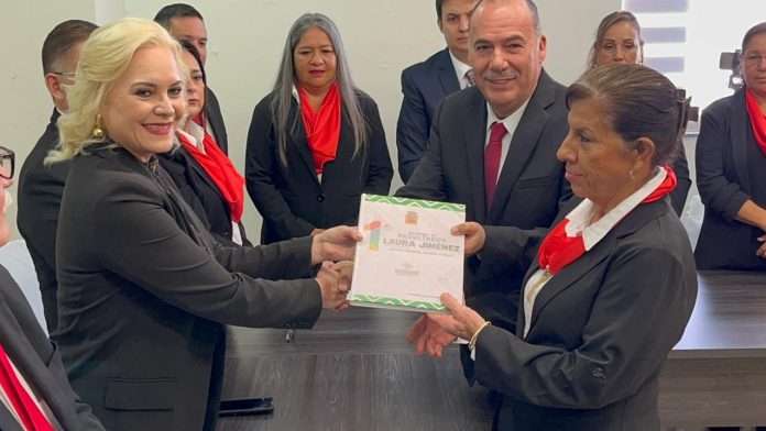 La alcaldesa Laura Jiménez Gutiérrez presentó ante el Cabildo su Primer Informe de Gobierno, destacando los cinco ejes que guían la administración 2025–2027