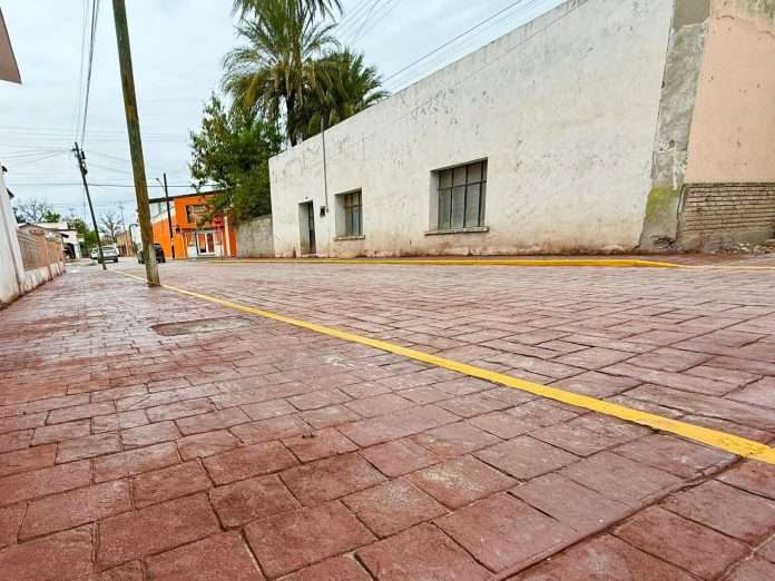 El Gobierno Municipal de Múzquiz concluyó la obra de pavimentación en la calle Victoria del Centro Histórico