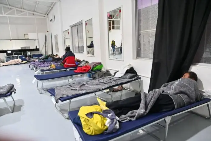 Listos centros comunitarios como albergues temporales