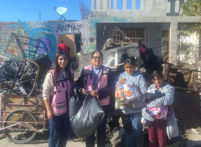 Brinda DIF apoyo a familia afectada por incendio en Fundadores