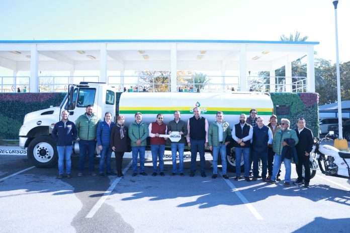 Entrega Emilio de Hoyos nuevo equipo para SIMAS