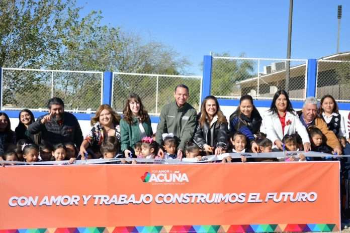 Alcalde Emilio de Hoyos impulsa mejoras en planteles educativos