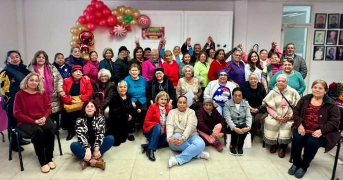Celebra club de manualidades del DIF posada navideña