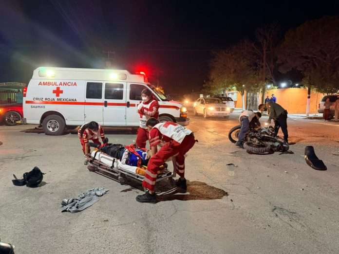 Menor motociclista resulta gravemente herido tras fuerte choque en Sabinas