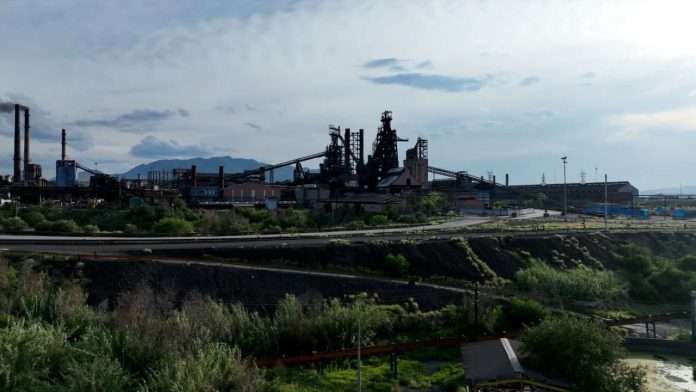 Aprueban posponer la venta de AHMSA