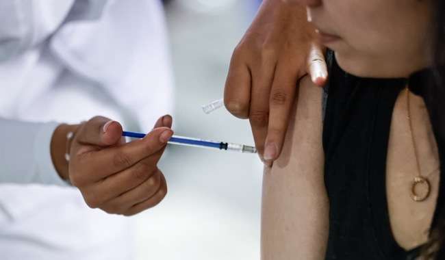 Continúa ISSSTE vacunación contra COVID, influenza y sarampión