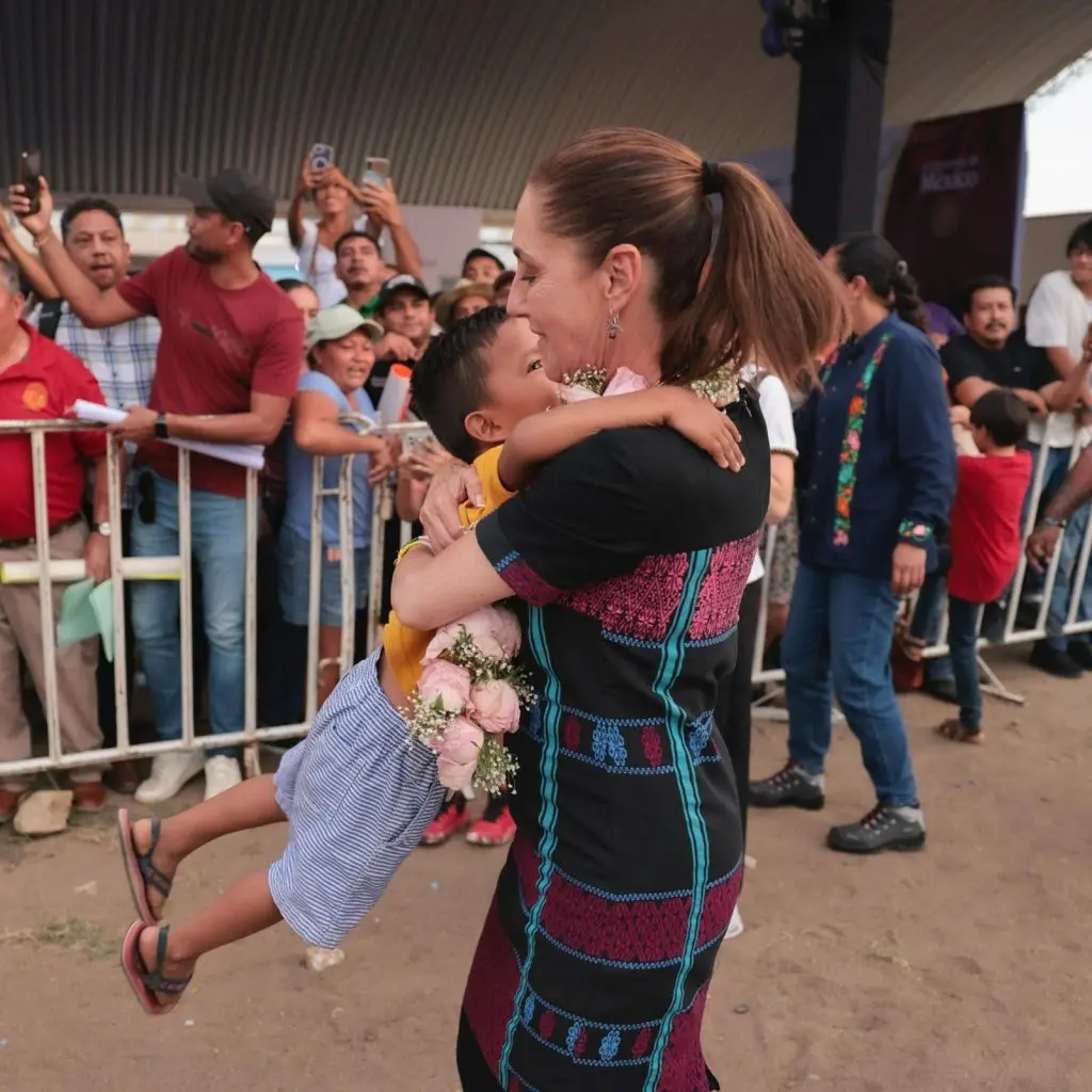 En Coyuca de Benítez, Claudia Sheinbaum entrega tarjetas de la Pensión Mujeres Bienestar; más de 74 mil mujeres reciben este apoyo en Guerrero