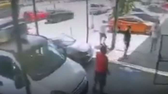 Hijo discute con su padre