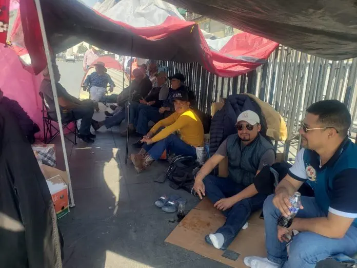 Obreros de AHMSA protestan en el Zócalo de la CDMX