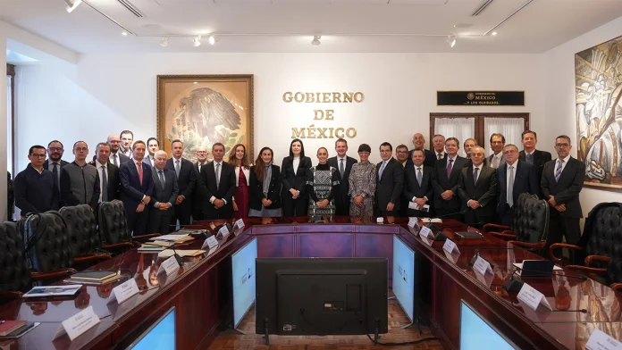 Sheinbaum dialoga con la gobernadora de Banxico sobre el panorama económico nacional