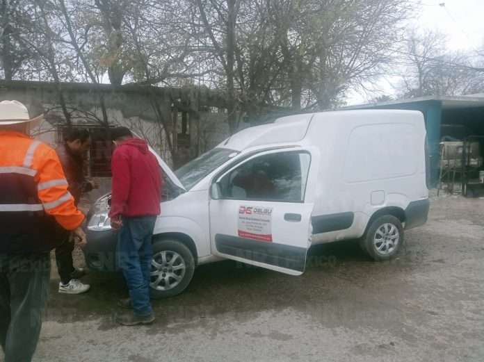 Bomberos de Múzquiz atendieron un conato de incendio en una camioneta Ram Rapid 2022