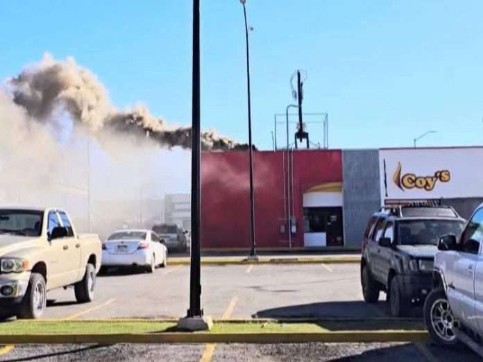 Un conato de incendio en el negocio Pollos Coys, ubicado en la plaza Paseo Múzquiz