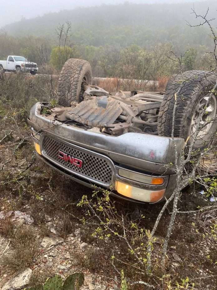 En recuperación se encuentra una menor de 16 años tras la volcadura registrada en la carretera Múzquiz–Boquillas