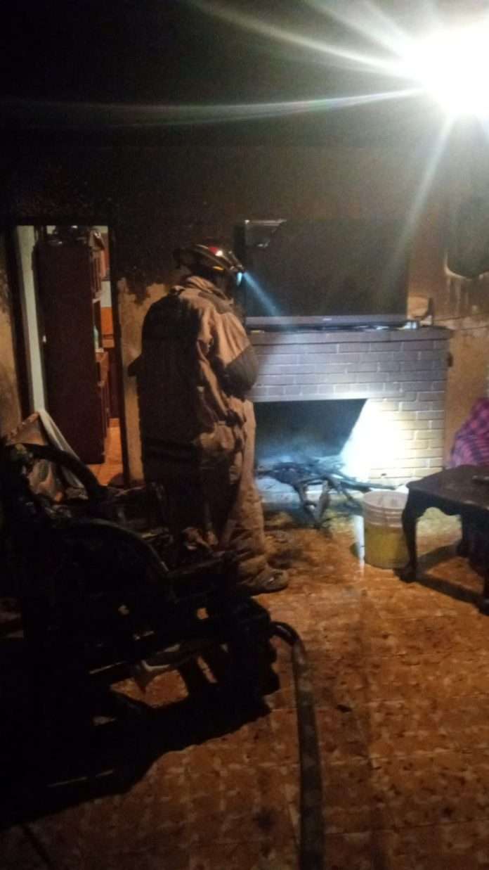 Un adulto mayor resultó con quemaduras graves tras un incendio en su domicilio en la Villa de Palaú