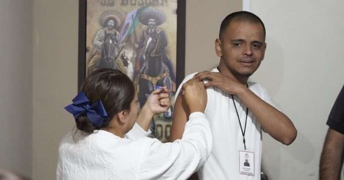 Lleva DIF Acuña jornada de vacunación al albergue Centauro Sifuentes