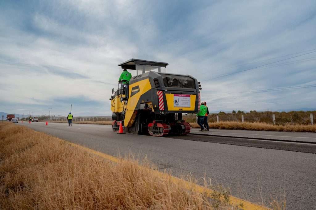Inicia rehabilitación de carretera 57 con apoyo de tren de pavimentación