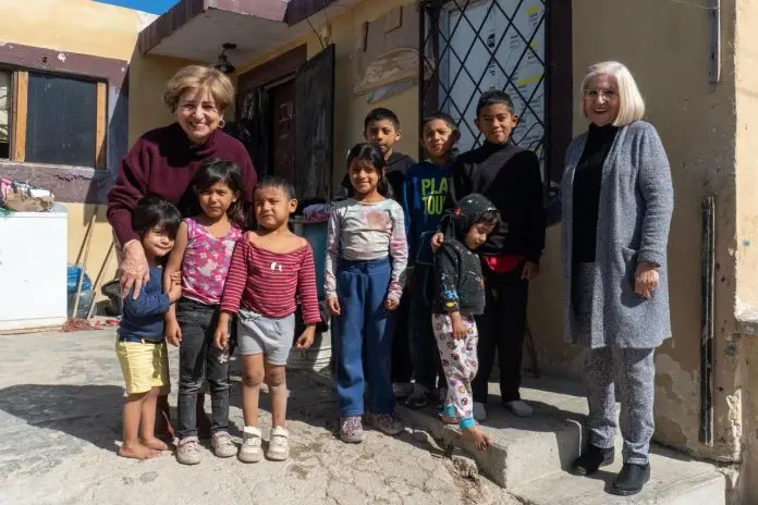 DIF Sabinas realiza recorrido y entrega de apoyos en la colonia Las Vírgenes