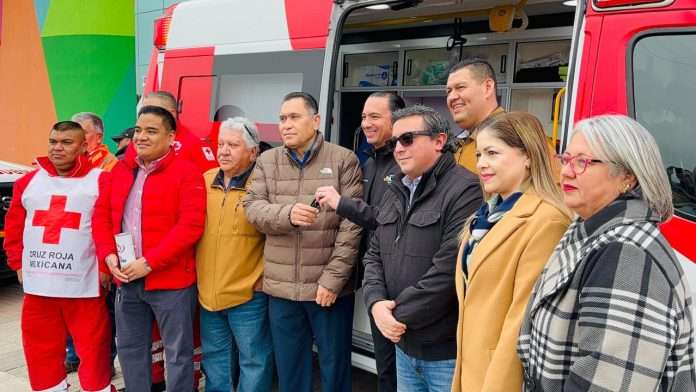 Entrega Emilio de Hoyos ambulancia a la Cruz Roja Mexicana