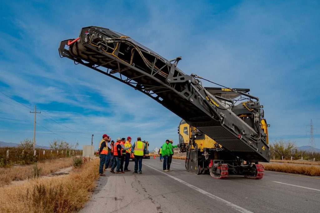 Inicia rehabilitación de carretera 57 con apoyo de tren de pavimentación