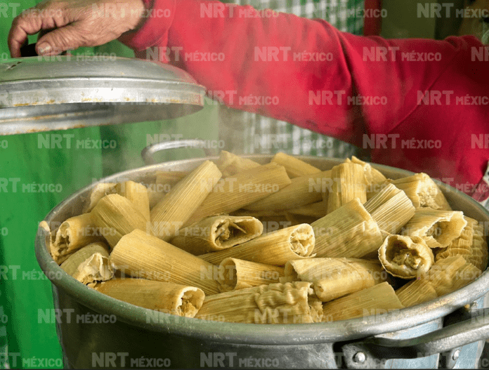 Comerciantes de tamales resisten alza