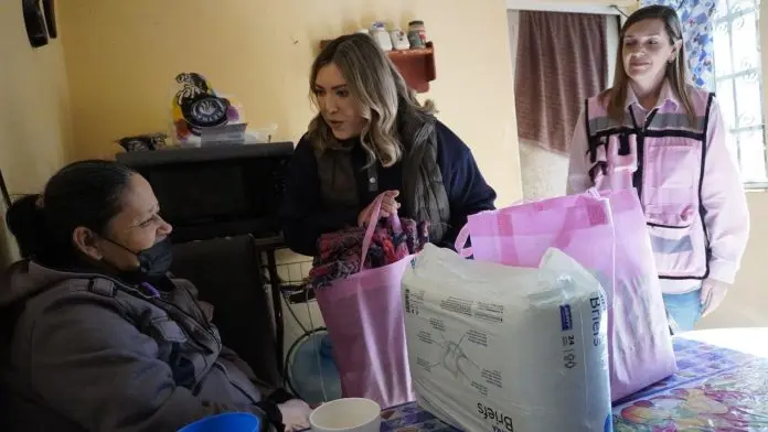 Visita Yahaira Romero a familias en situación vulnerable