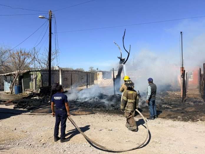 Daños materiales en incendio provocado en Sabinas