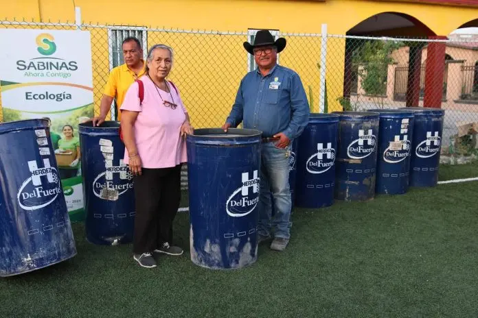 Lleva Gobierno Municipal de Sabinas brigada integral de servicios al Barrio 2 en Cloete