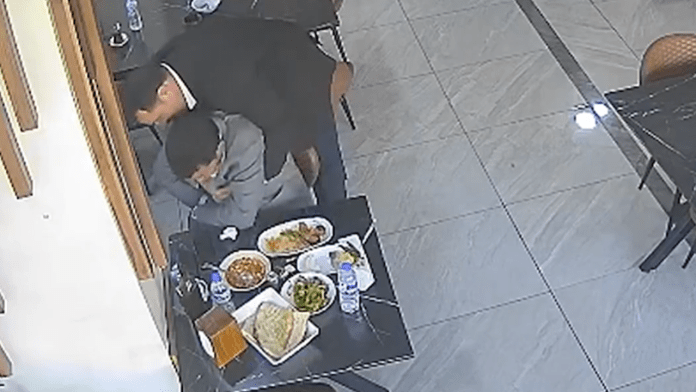 Cliente salva a hombre que se atragantó en un restaurante