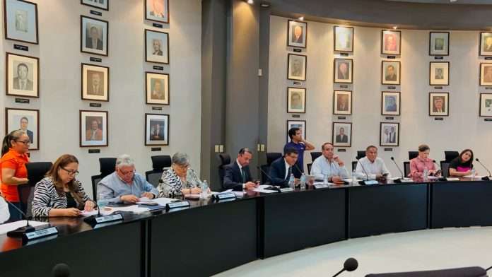 Aprueba Cabildo incentivos para médicos especialistas y actualización del reglamento de transporte