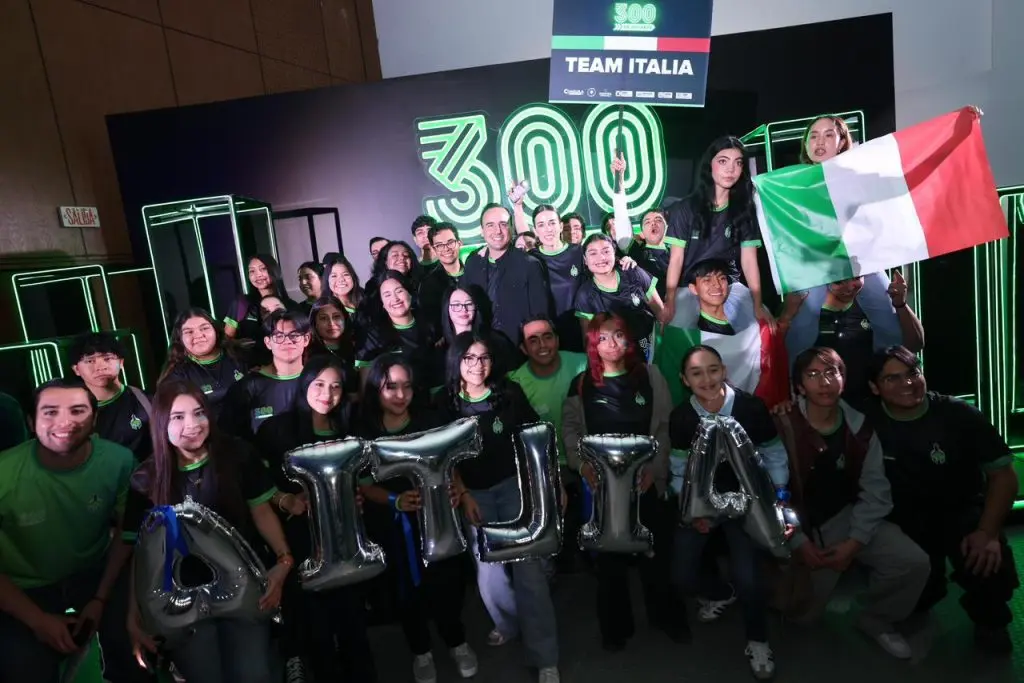 Detona Manolo Jiménez súper becas universitarias y créditos para jóvenes emprendedores