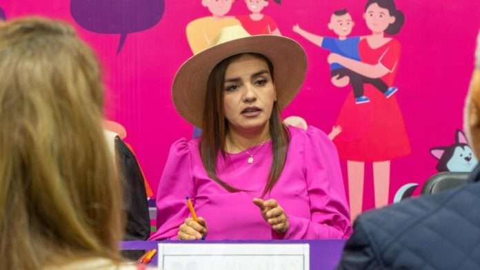 Grecia Quiroz presenta denuncia contra políticos de Morena por el caso de Carlos Manzo