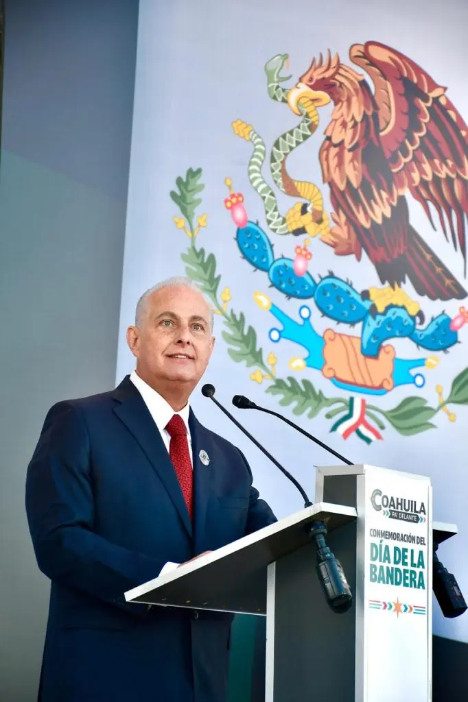 Manolo Jiménez y Román Cepeda presiden la ceremonia conmemorativa del Día de la Bandera