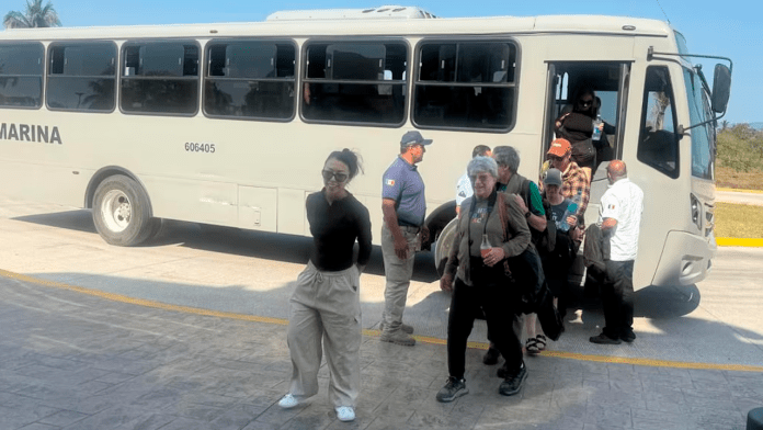 Marina rescata a 15 turistas