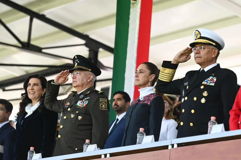 “México es dignidad, valentía y grandeza”: Claudia Sheinbaum en ceremonia por el Día de la Bandera