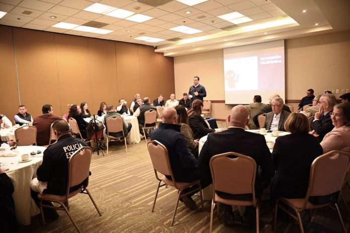 Reunión del Fiscal de Coahuila con notarios públicos de Monclova